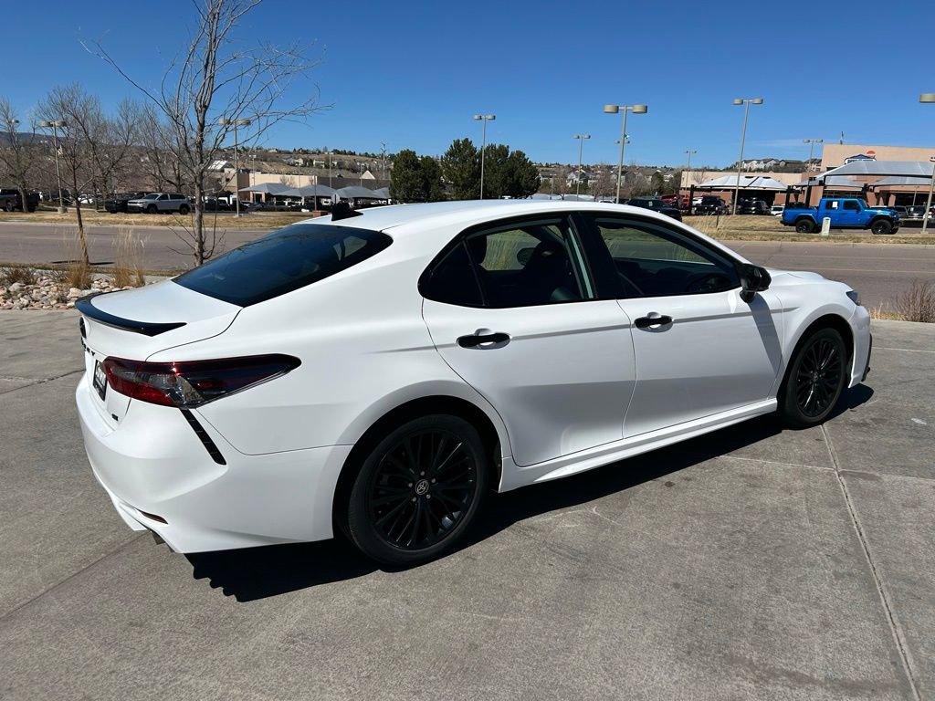 Used 2022 Toyota Camry SE w/ Carpet Mat Package (TMS) FWD image 9