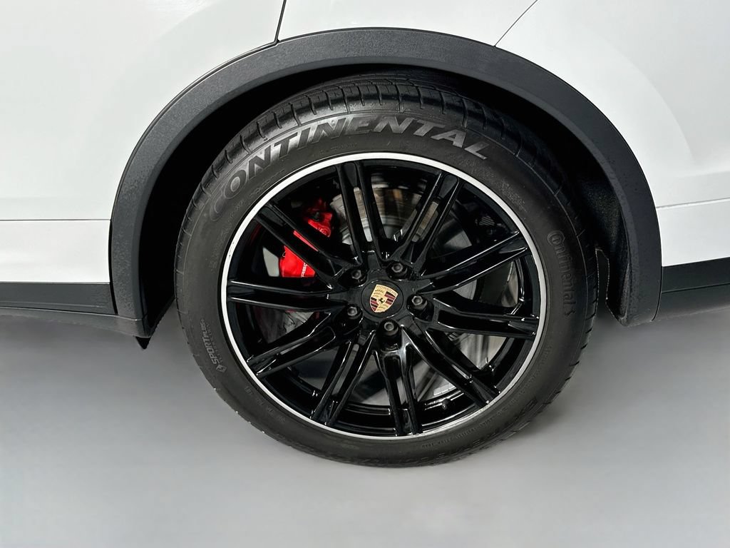 Used 2015 Porsche Cayenne Turbo AWD/4WD image 32