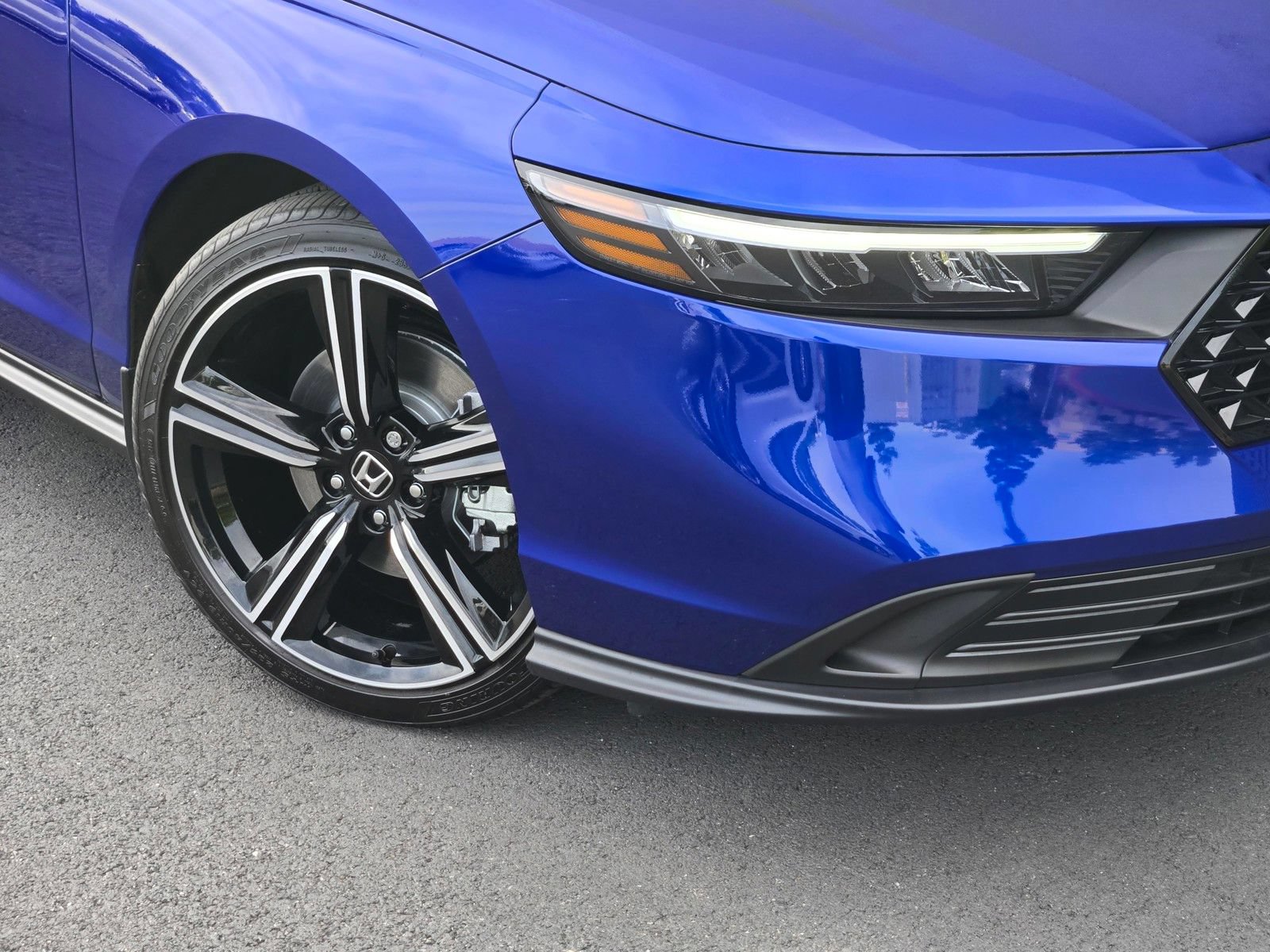 Used 2025 Honda Accord Sport image 9