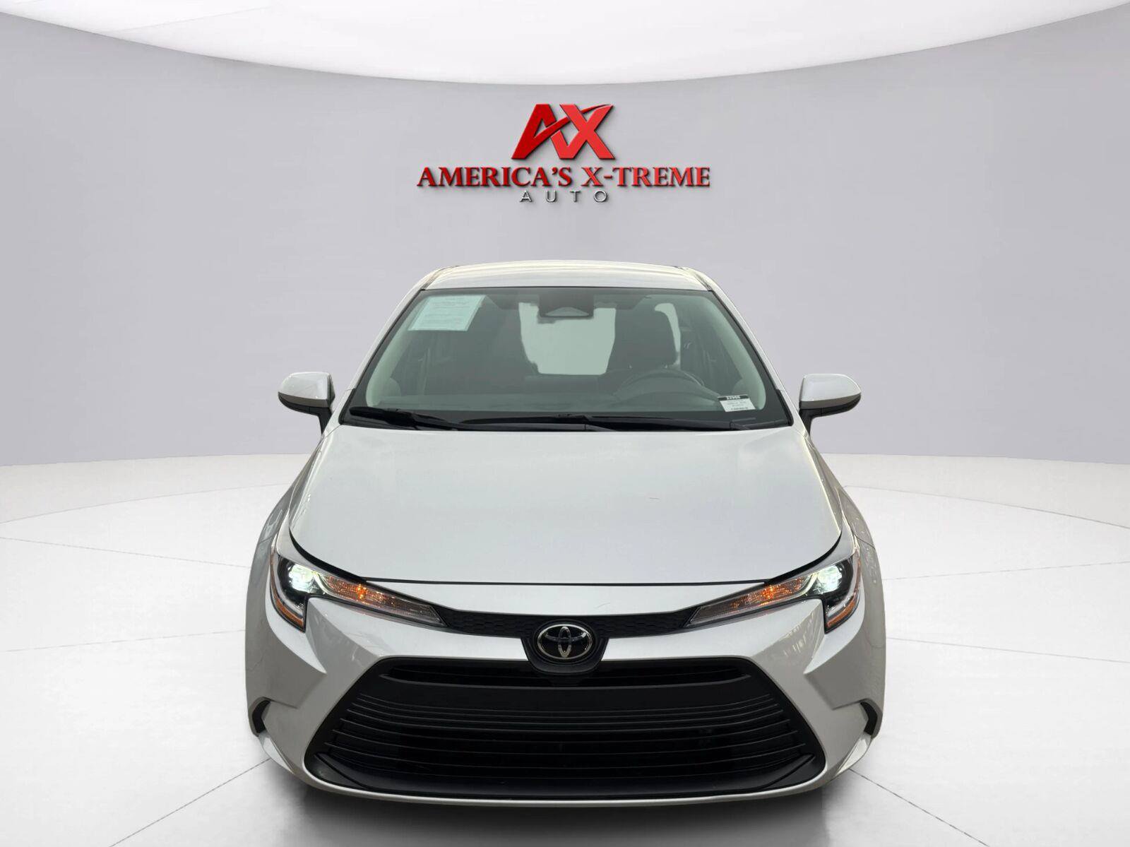 Used 2025 Toyota Corolla LE FWD image 9