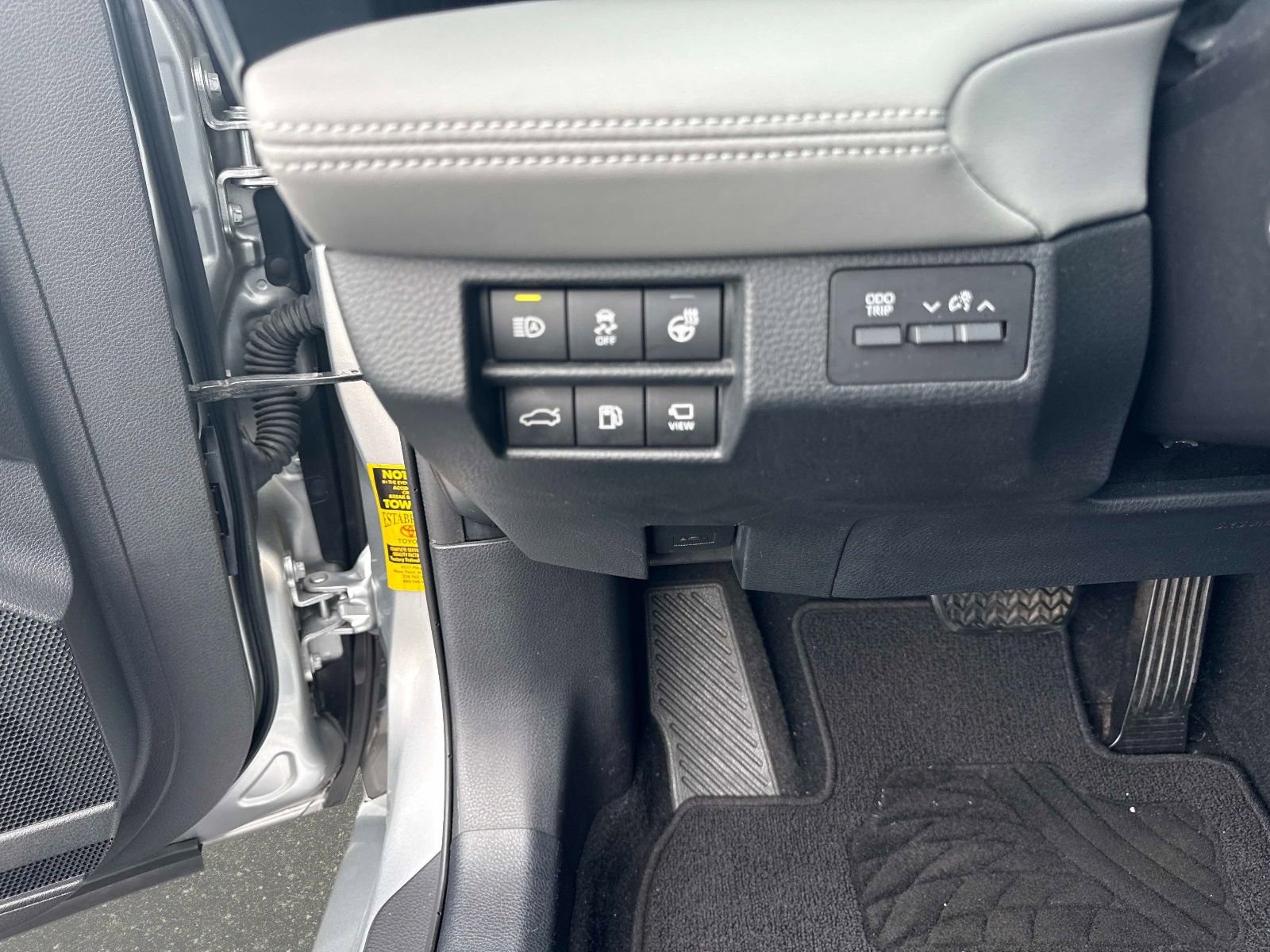 Used 2020 Toyota Avalon Limited image 31