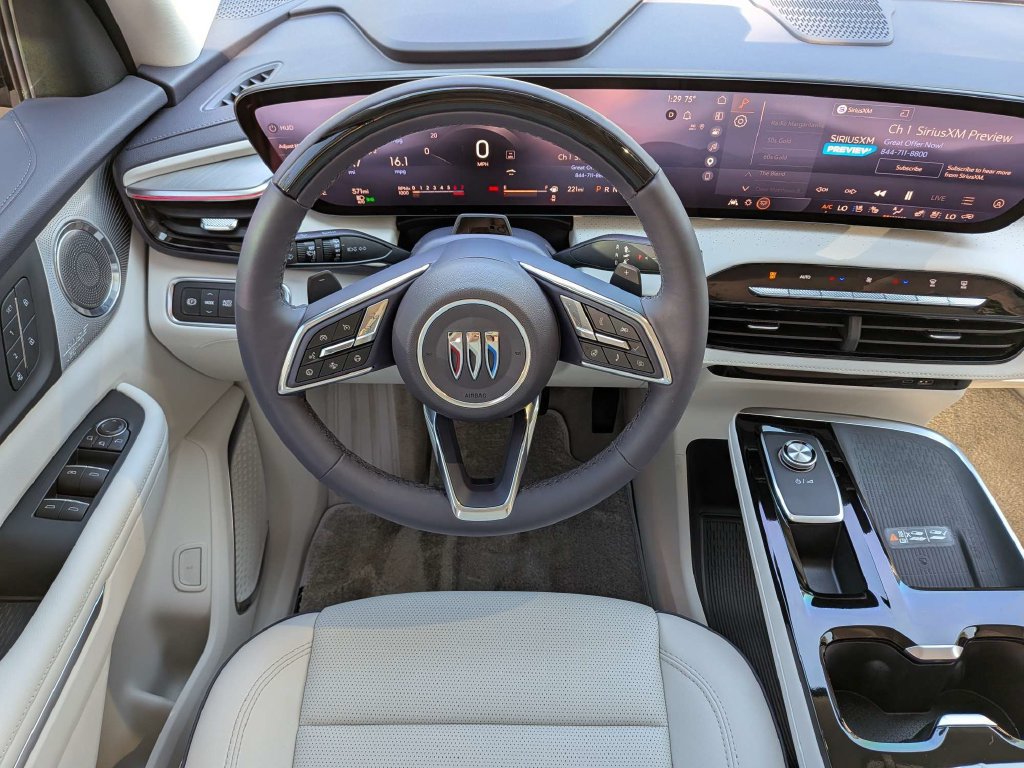Used 2027 Buick Enclave Avenir w/ LPO, Illumination Package FWD image 16