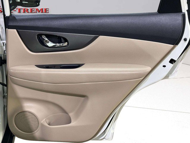 Used 2016 Nissan Rogue SV image 69