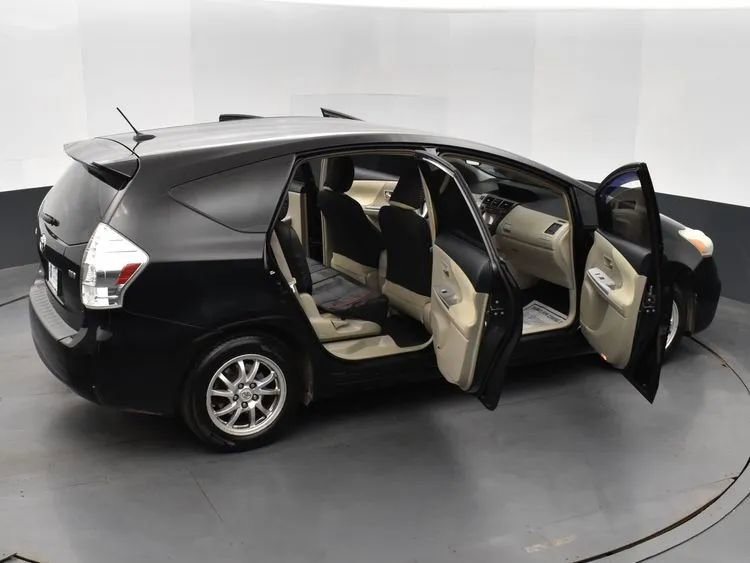 Used 2012 Toyota Prius V Three w/ Preferred Accessory Pkg FWD image 6