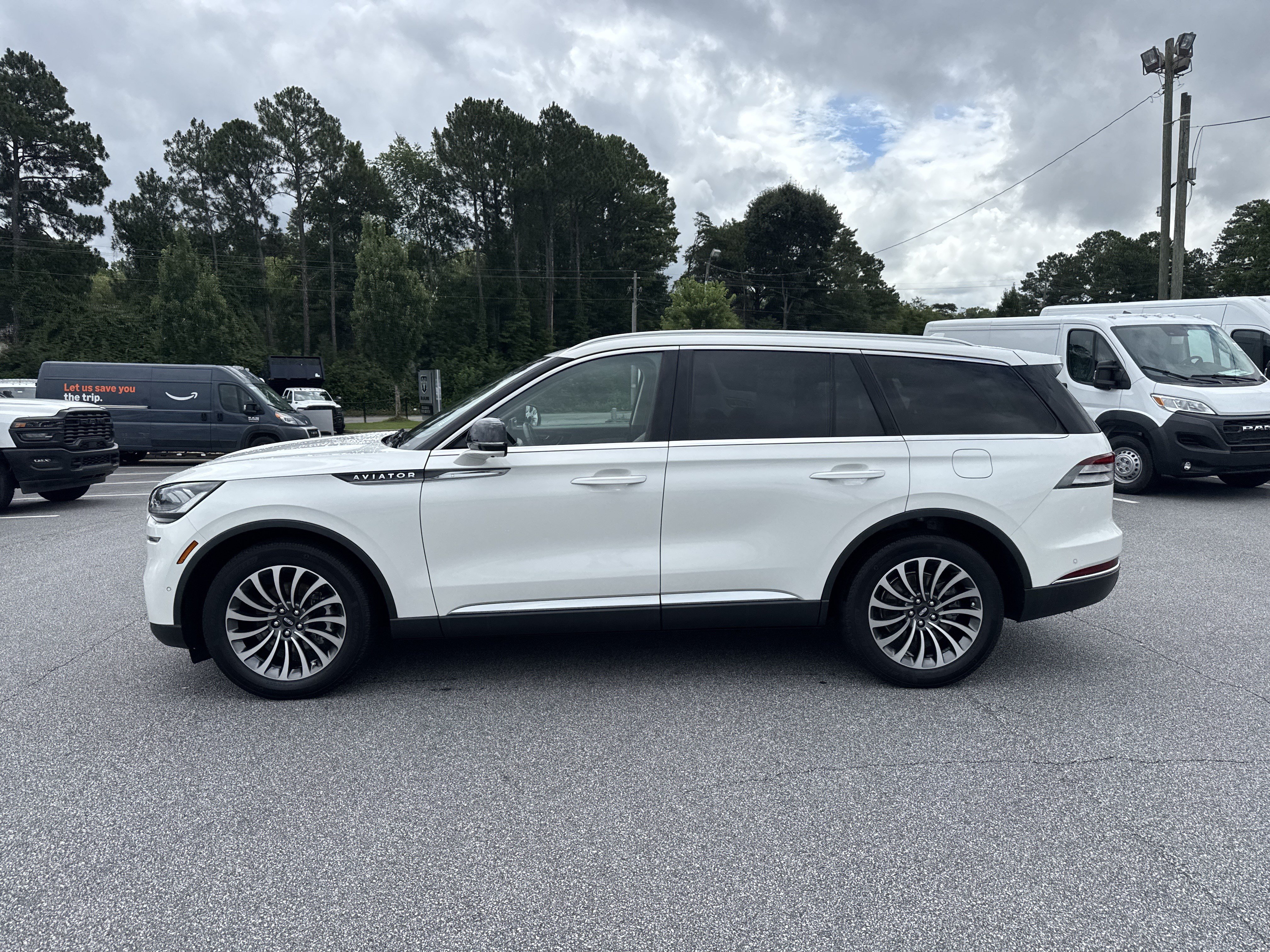 Used 2023 Lincoln Aviator Reserve w/ Equipment Group 201A RWD image 4
