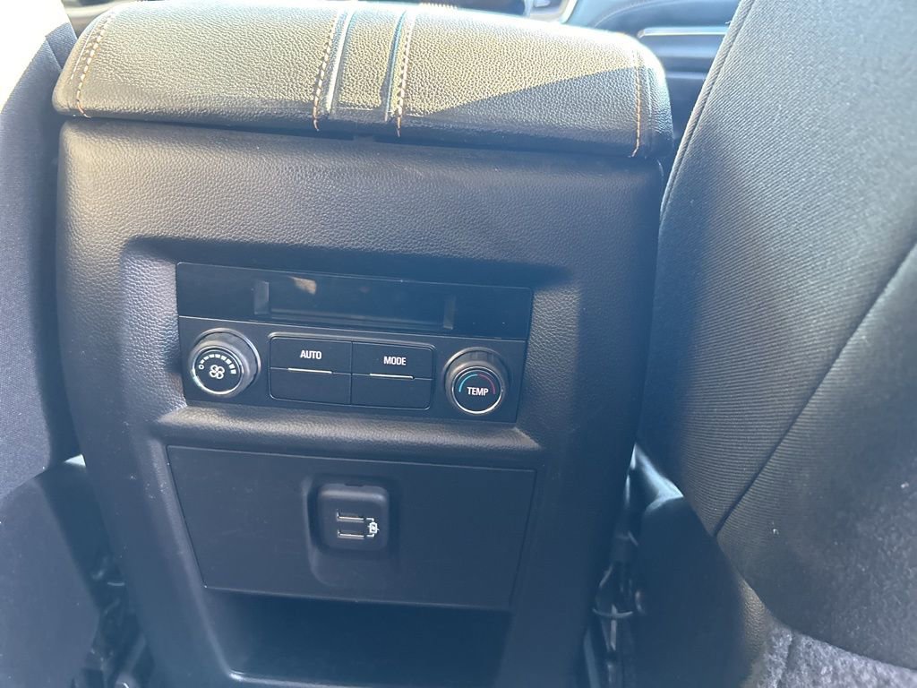 Used 2021 Chevrolet Traverse LT image 21