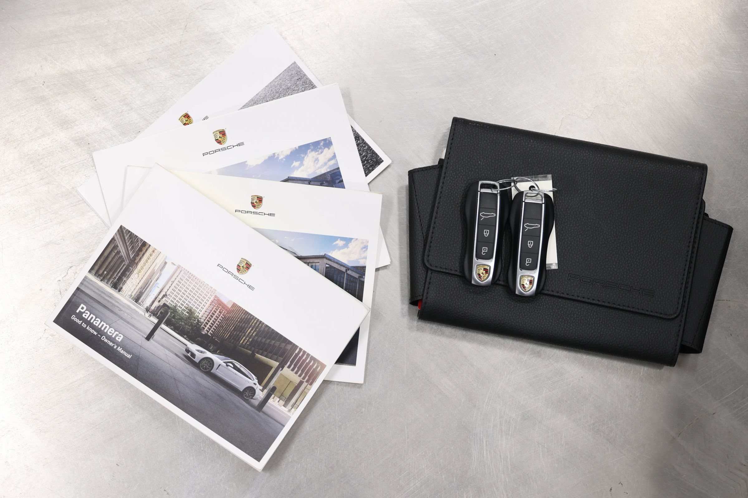 Used 2020 Porsche Panamera AWD/4WD image 5
