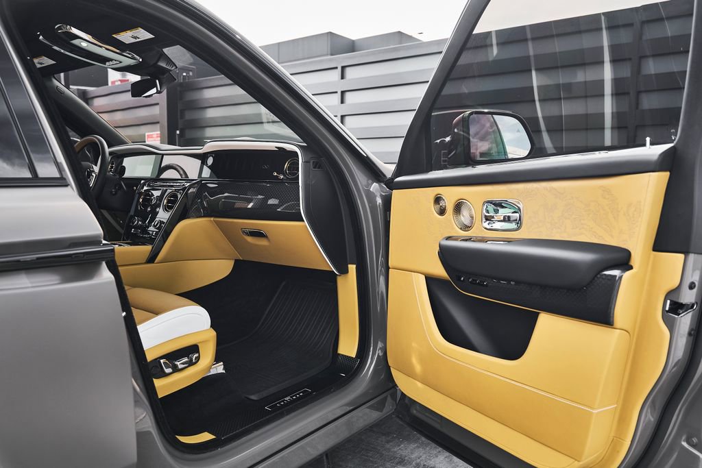 Used 2026 Rolls-Royce Cullinan Black Badge image 17