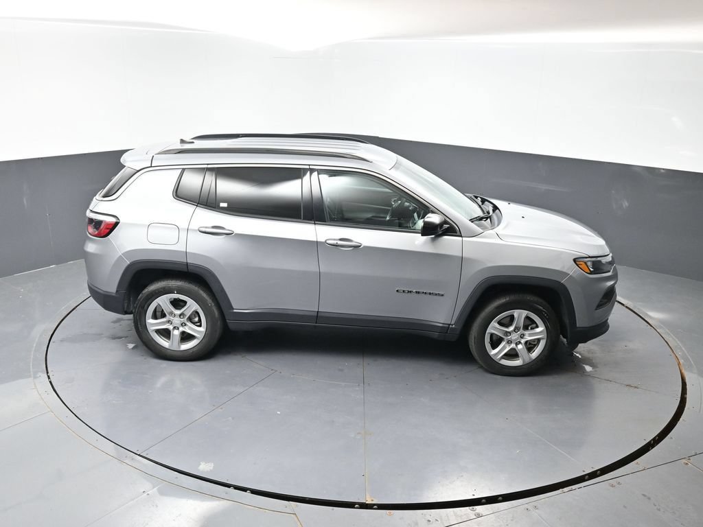 Used 2024 Jeep Compass Latitude AWD/4WD image 42