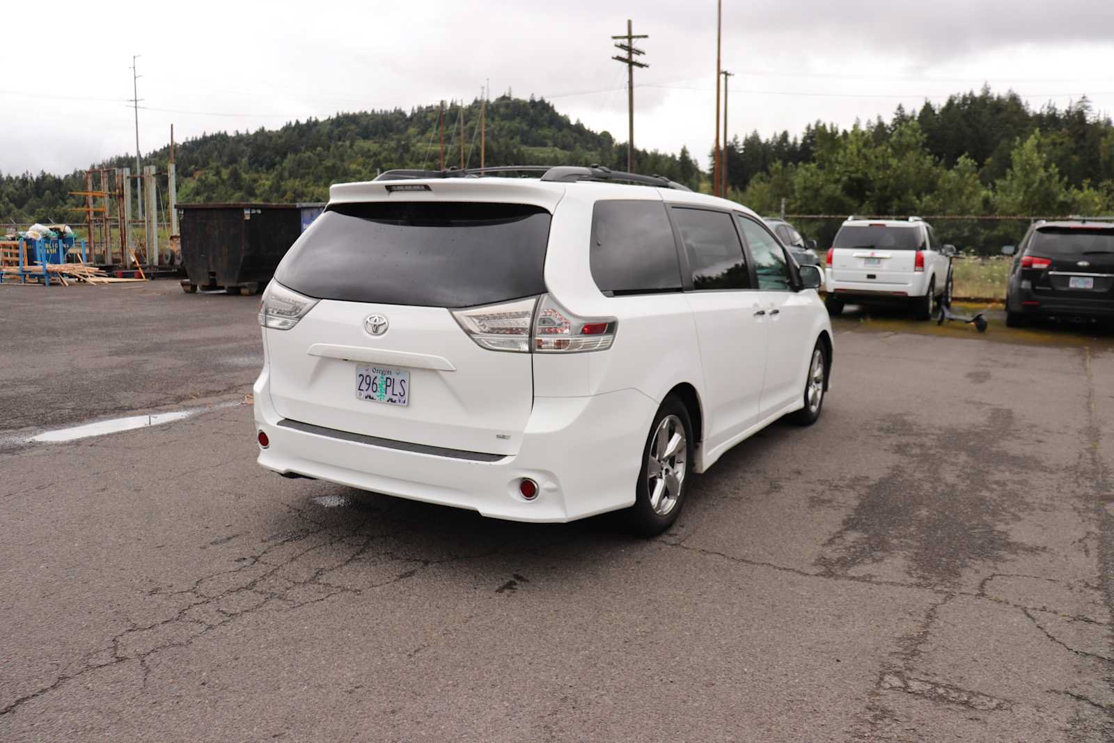 Used 2014 Toyota Sienna SE FWD image 5