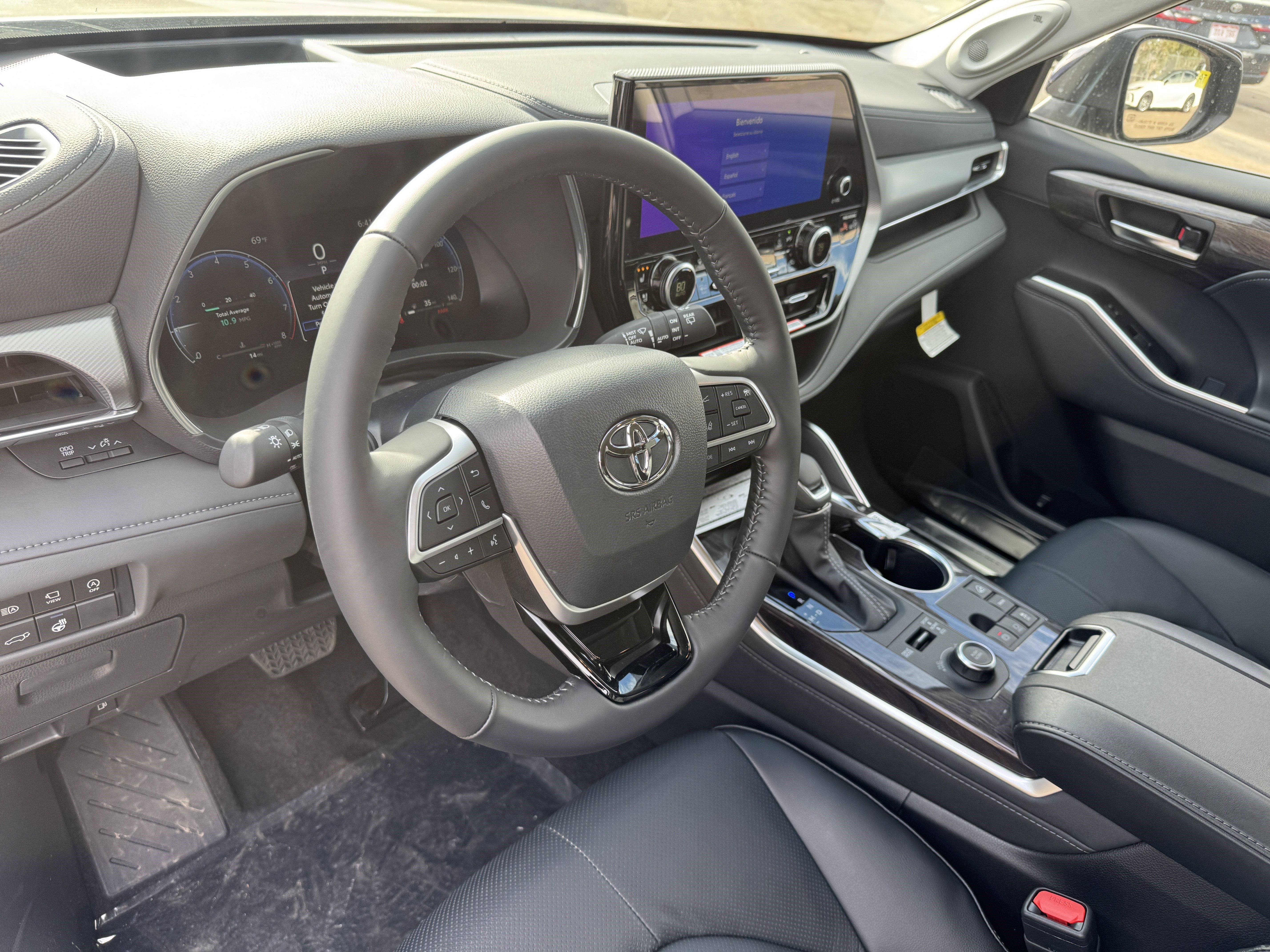 New 2026 Toyota Highlander Platinum AWD/4WD image 9