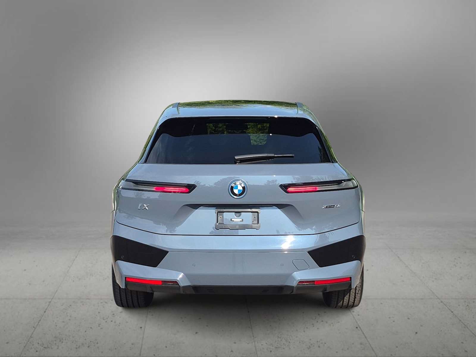 Used 2024 BMW iX xDrive50 w/ Premium Package AWD/4WD image 7