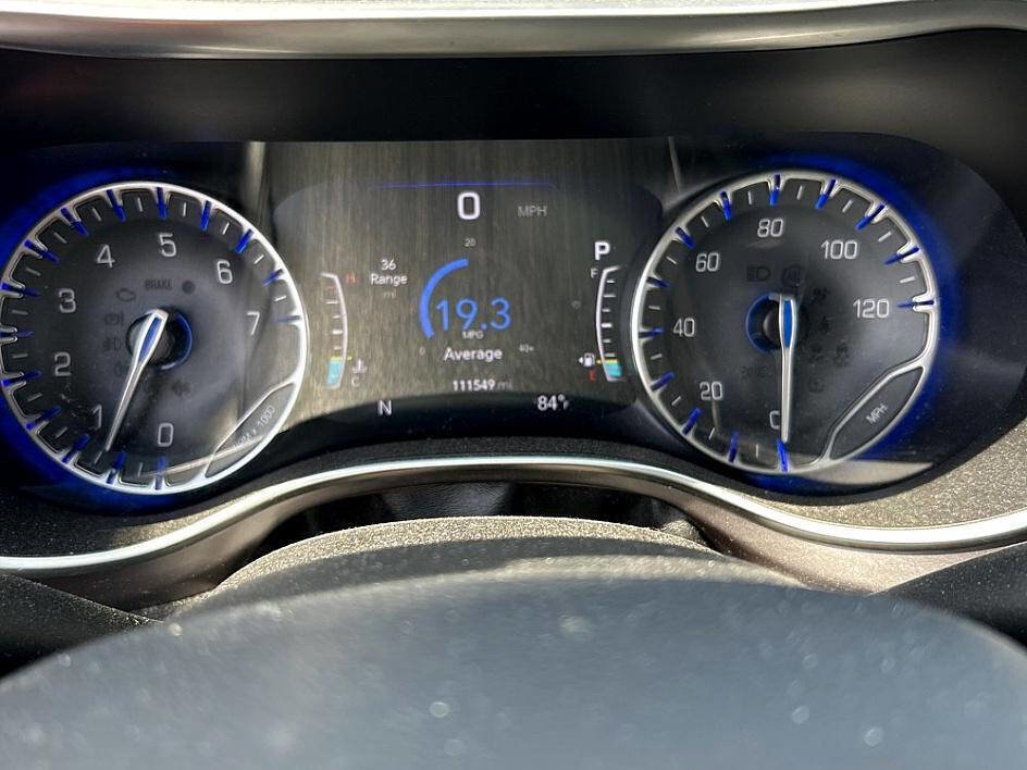 Used 2017 Chrysler Pacifica Limited image 21