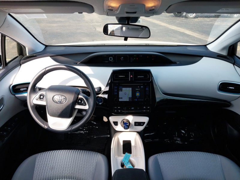 Used 2017 Toyota Prius Three image 12