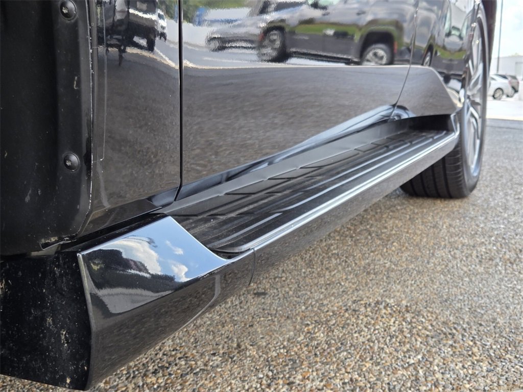 Used 2025 INFINITI QX80 Sensory image 10