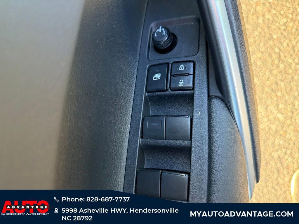 Used 2023 Toyota Corolla Cross XLE w/ Convenience Package image 11