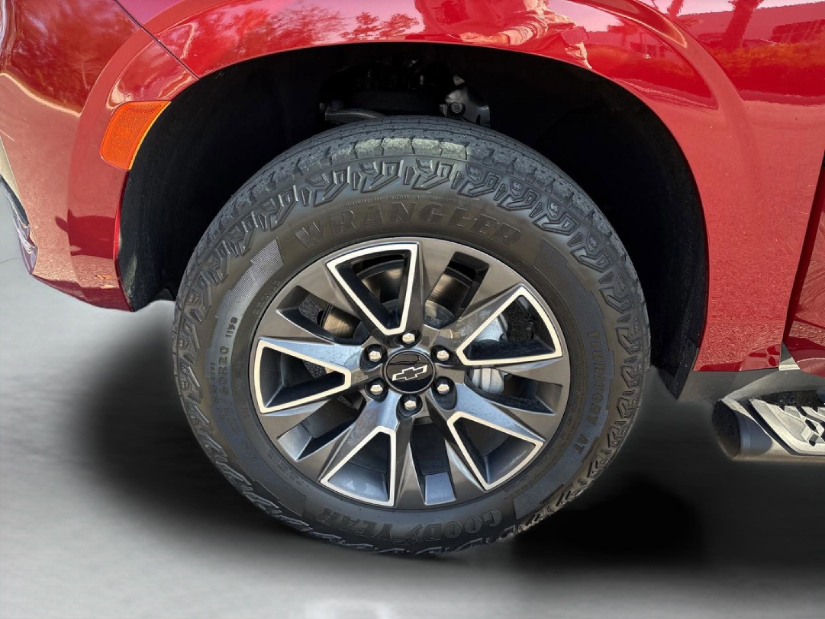 Used 2023 Chevrolet Suburban Z71 w/ Luxury Package image 26