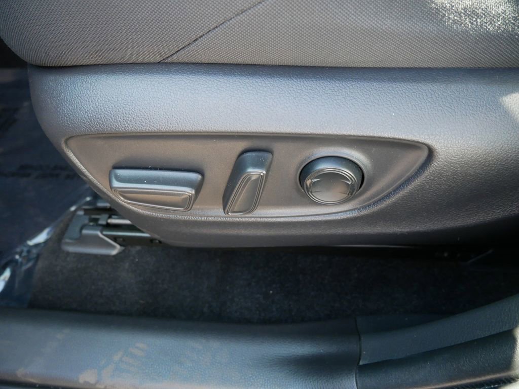 Used 2021 Toyota Venza LE w/ Carpet Mat Package (TMS) AWD/4WD image 16