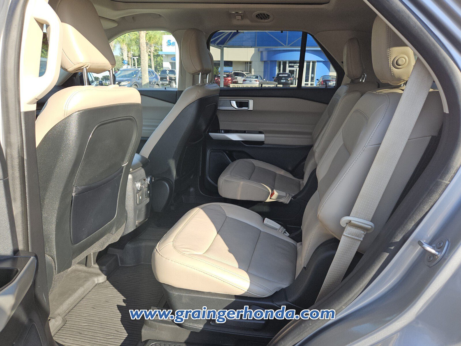Used 2020 Ford Explorer Limited w/ Class III Trailer Tow Package RWD image 11