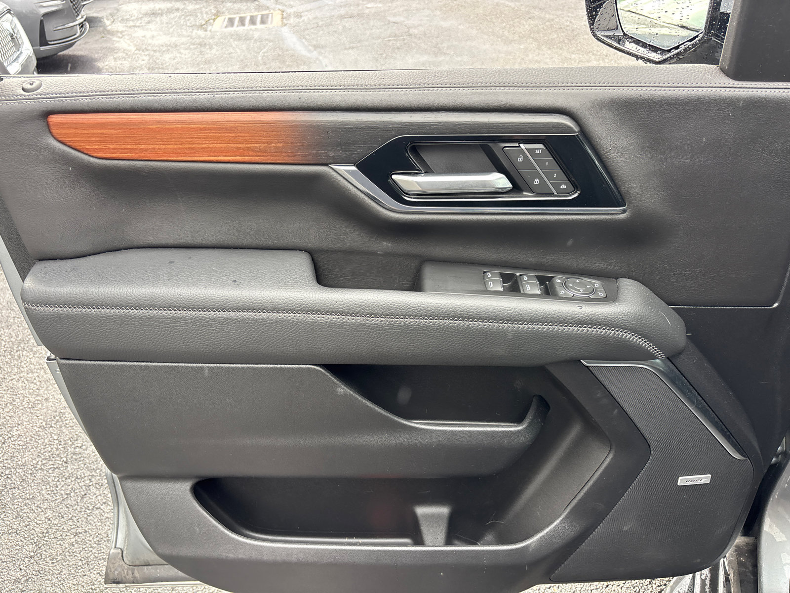 Used 2025 GMC Yukon Denali w/ LPO, Floor Liner Package AWD/4WD image 11