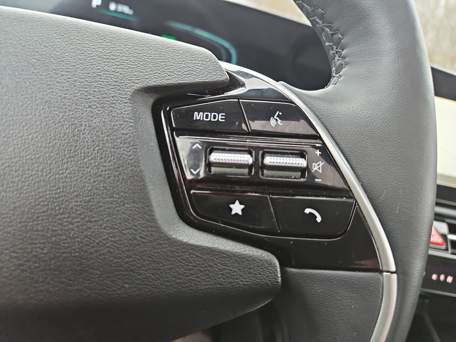Used 2023 Kia Niro SX Touring image 26