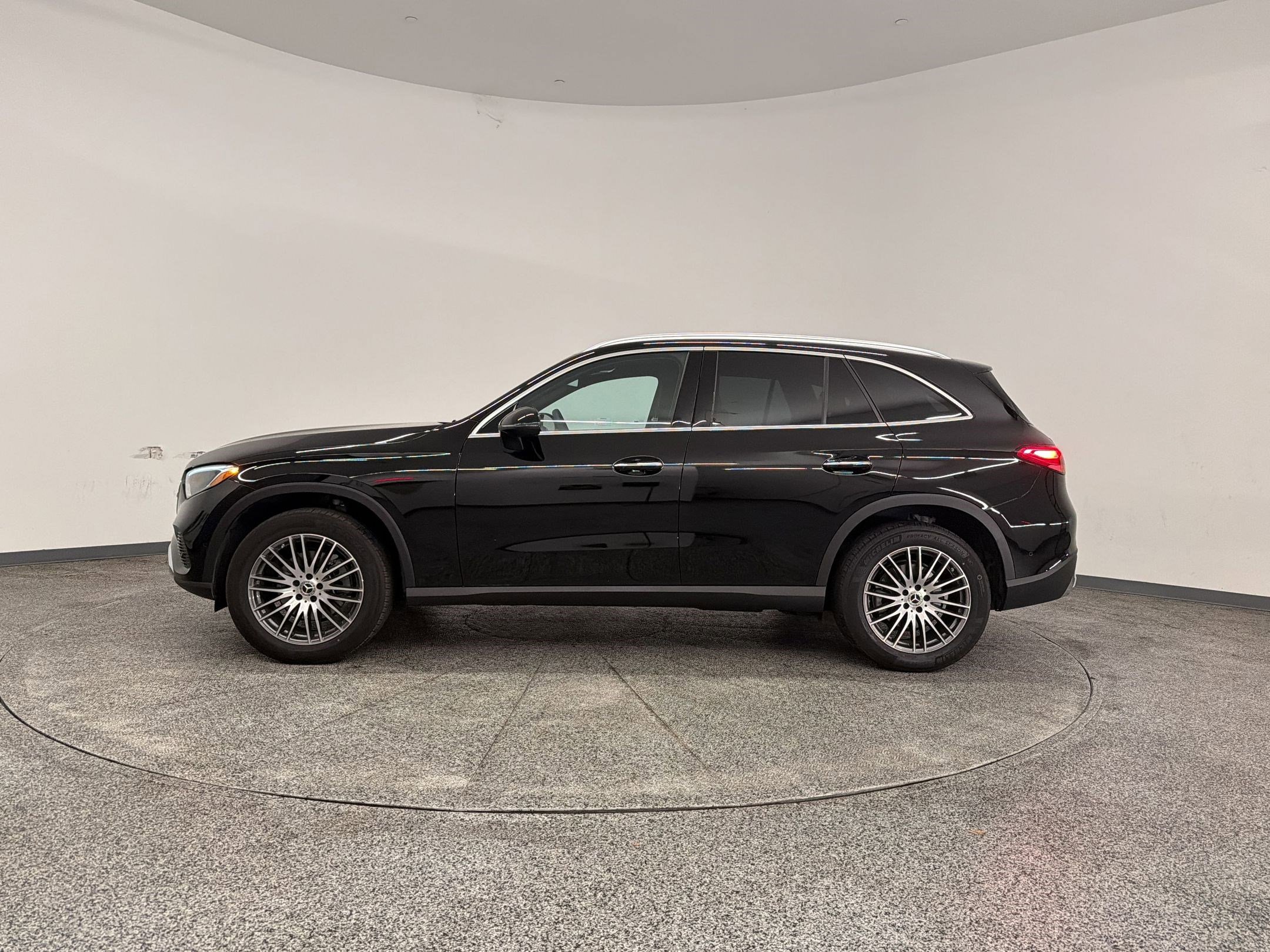 Certified 2026 Mercedes-Benz GLC 300 4MATIC image 2