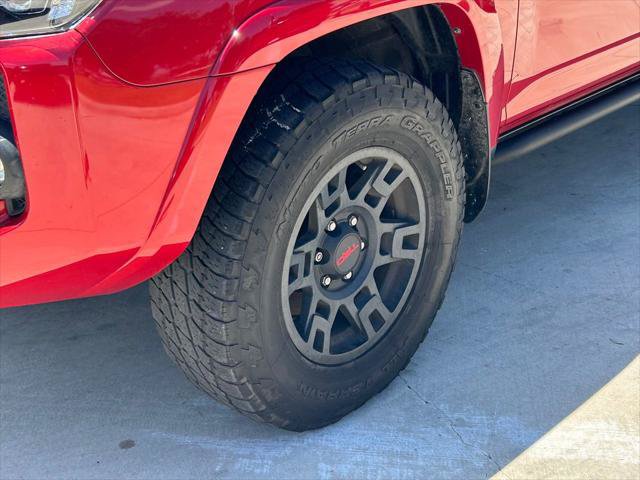 Certified 2022 Toyota 4Runner TRD Off-Road Premium AWD/4WD image 9