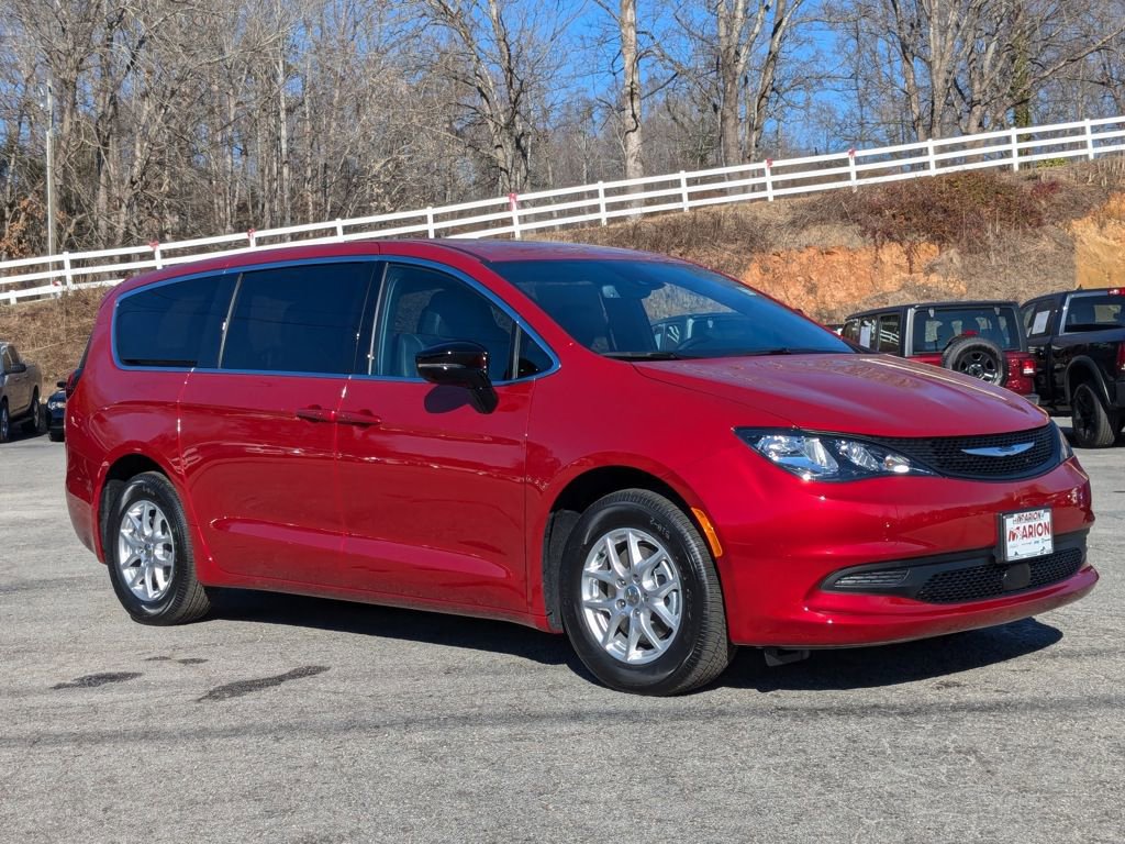 New 2025 Chrysler Voyager LX image 21