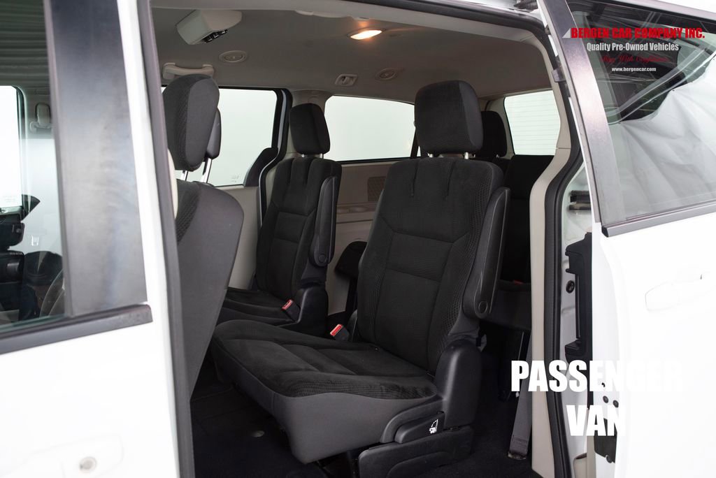 Used 2018 Dodge Grand Caravan SE w/ UConnect Hands-Free Group FWD image 8