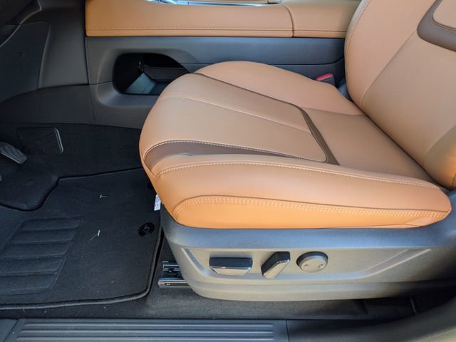 New 2026 Nissan Armada SL w/ Captain's Chari Seat Package image 15