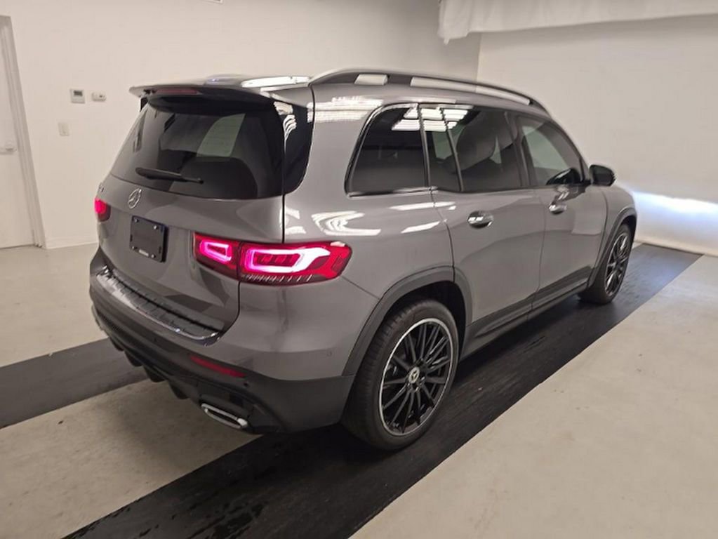 Used 2023 Mercedes-Benz GLB 250 w/ AMG Line image 4