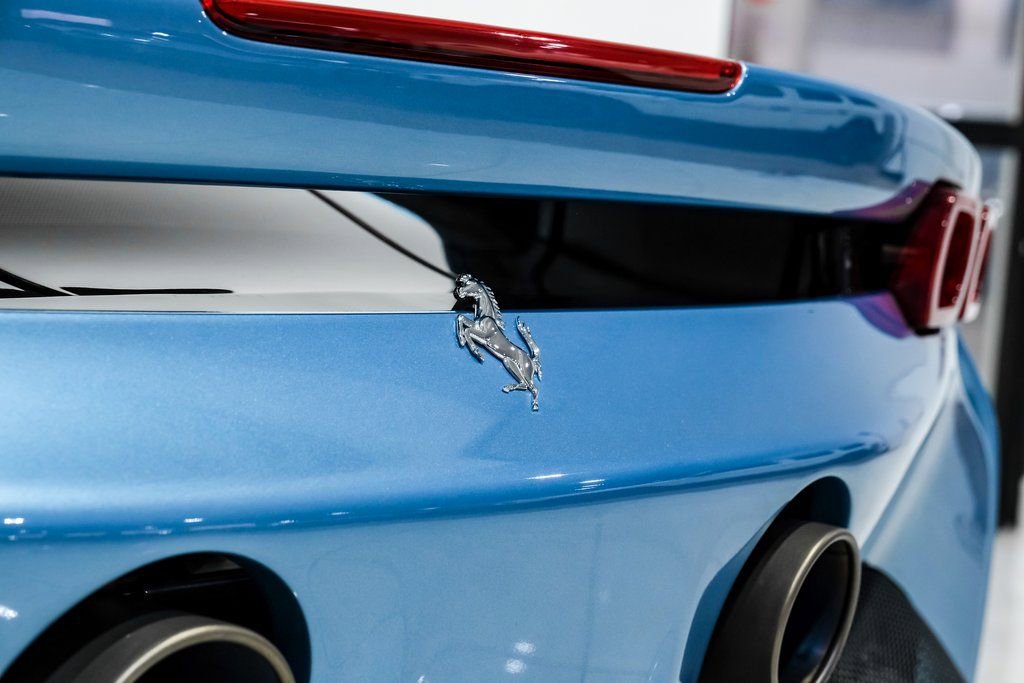 Used 2022 Ferrari SF90 Spider image 54