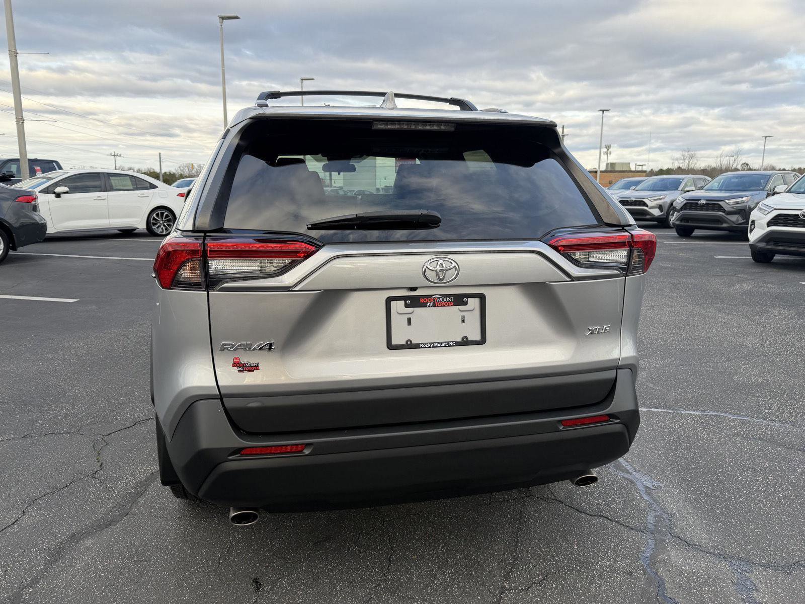 Used 2021 Toyota RAV4 XLE Premium image 6