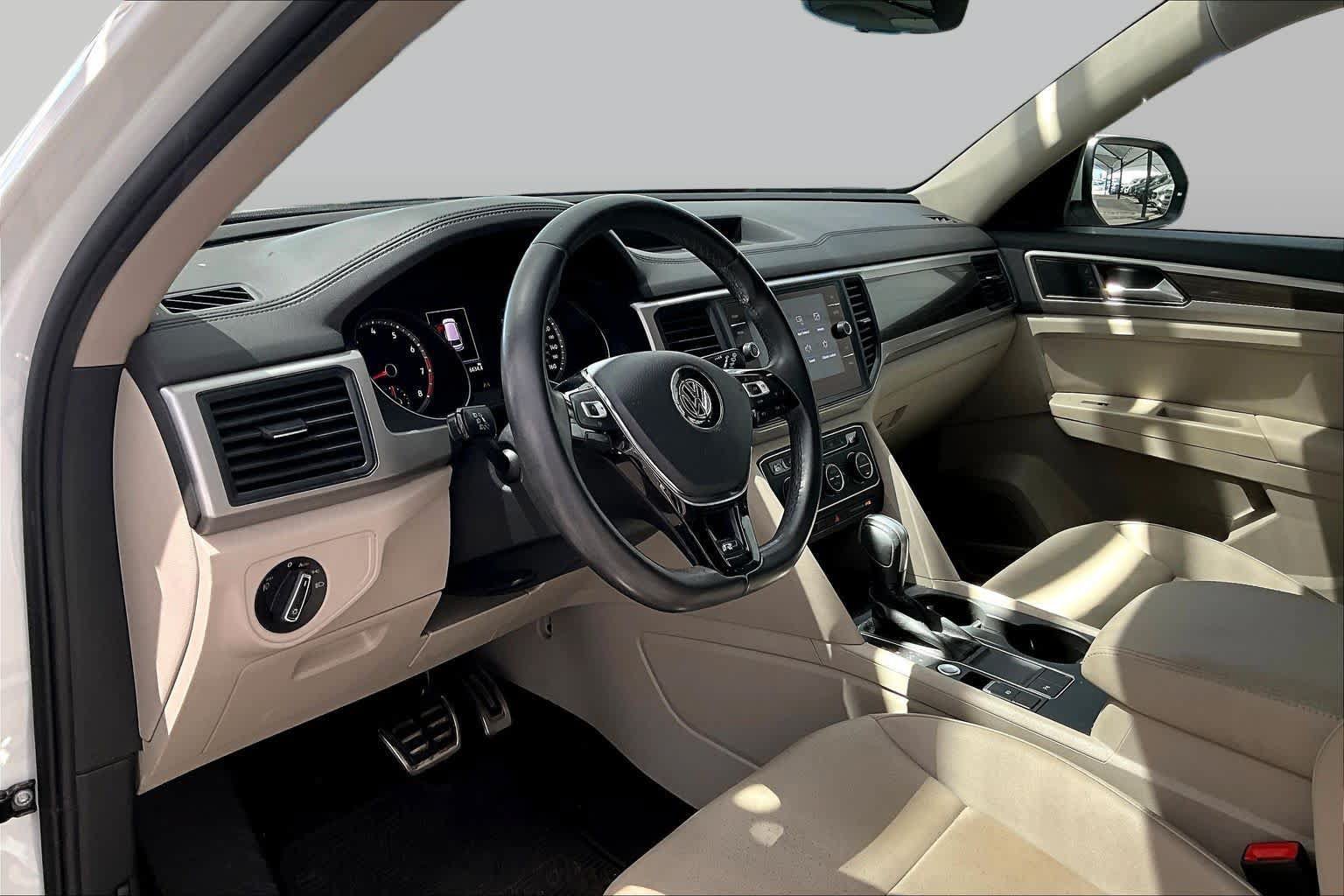 Used 2020 Volkswagen Atlas SE w/ Panoramic Sunroof Package FWD image 18