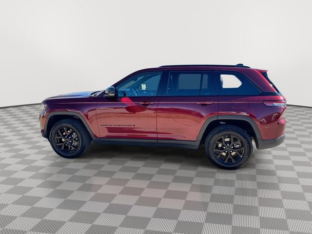 Used 2025 Jeep Grand Cherokee Altitude AWD/4WD image 5