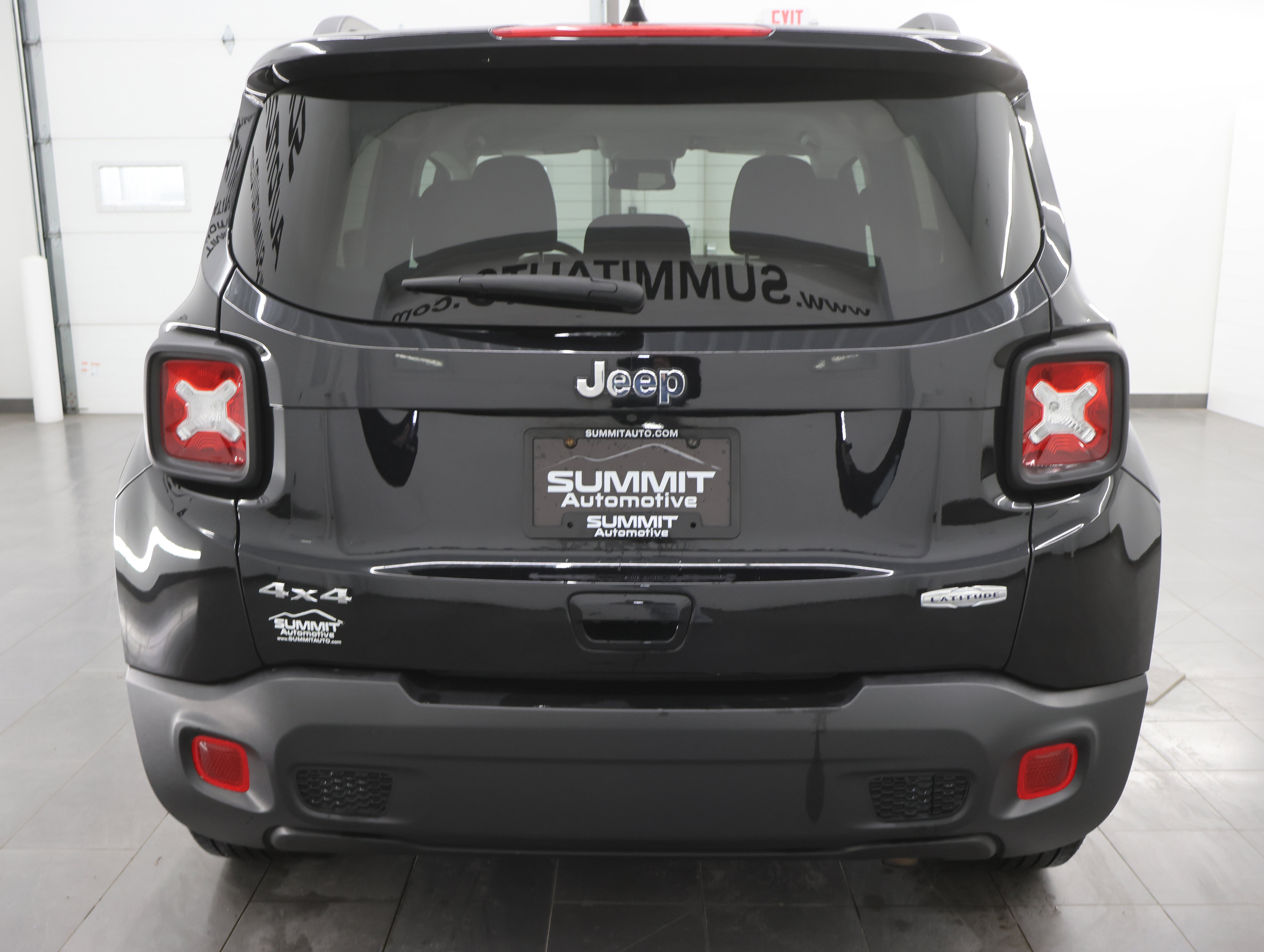 Used 2019 Jeep Renegade Latitude AWD/4WD image 23