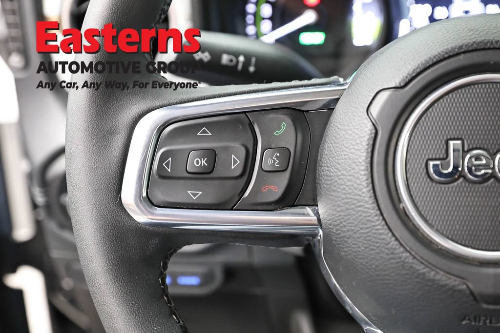 Used 2025 Jeep Wrangler Unlimited Sahara AWD/4WD image 15