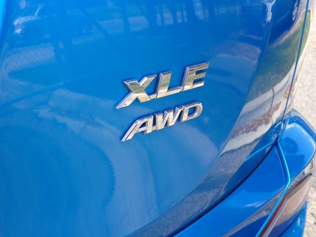 Used 2018 Toyota RAV4 XLE AWD/4WD image 3
