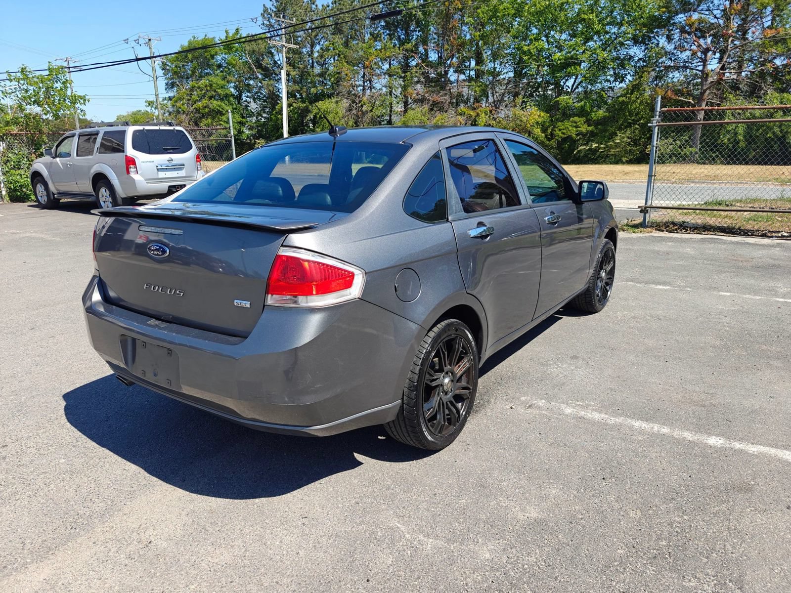 Used 2010 Ford Focus SEL FWD image 5