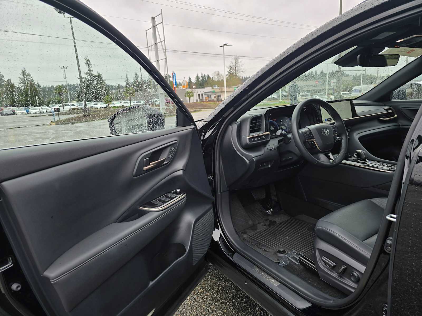 Used 2025 Toyota Crown Signia XLE image 19