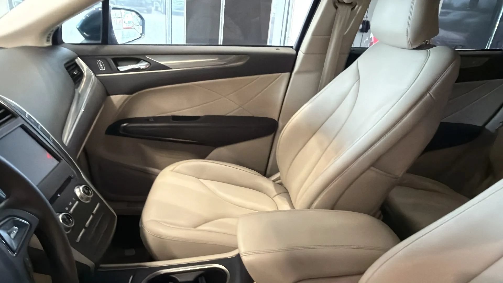 Used 2018 Lincoln MKC Premiere FWD image 23