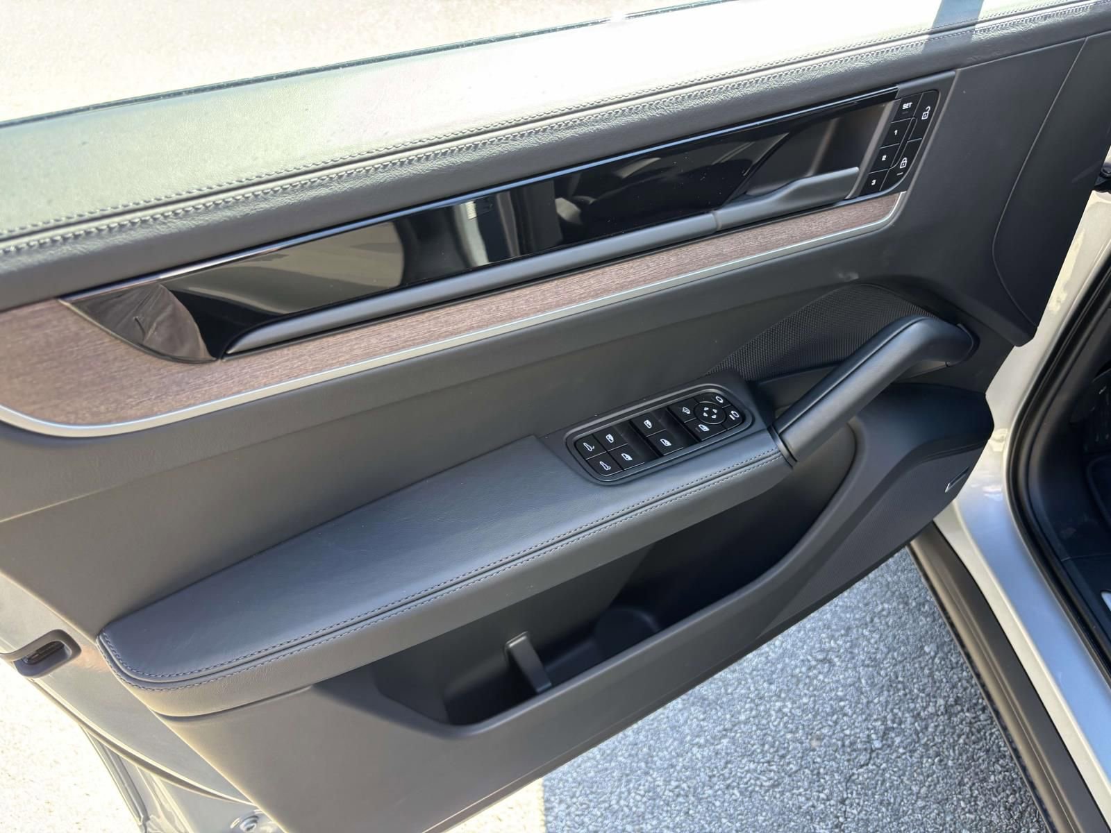 New 2026 Porsche Cayenne image 22