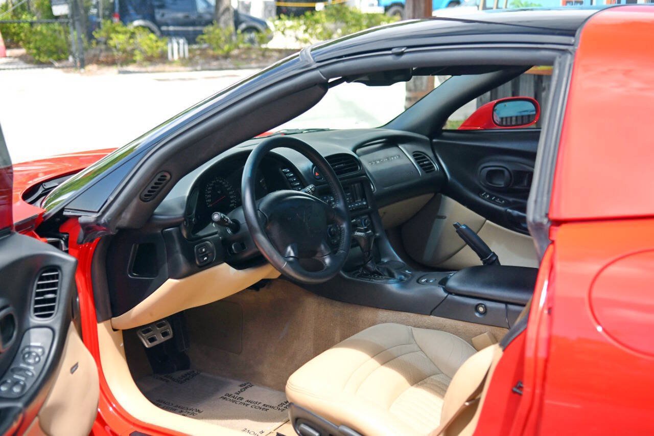 Used 2004 Chevrolet Corvette Coupe w/ Roof Package RWD image 15