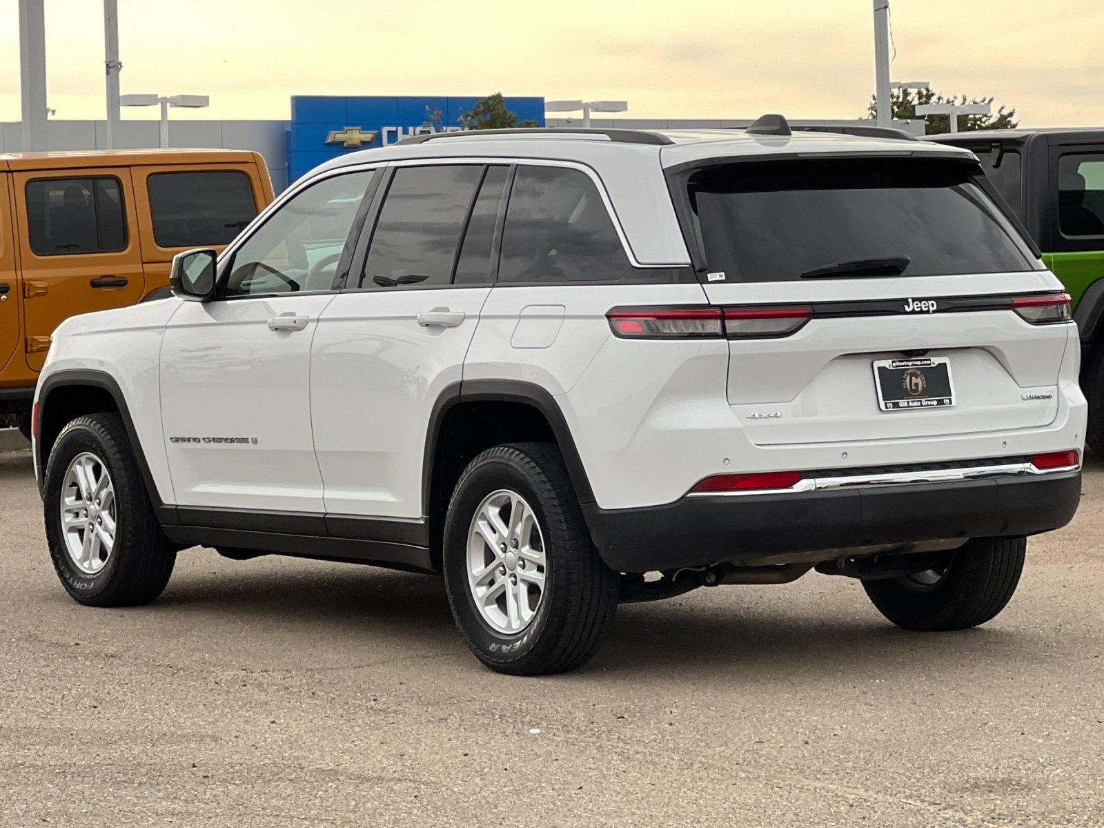 Used 2023 Jeep Grand Cherokee Laredo AWD/4WD image 6
