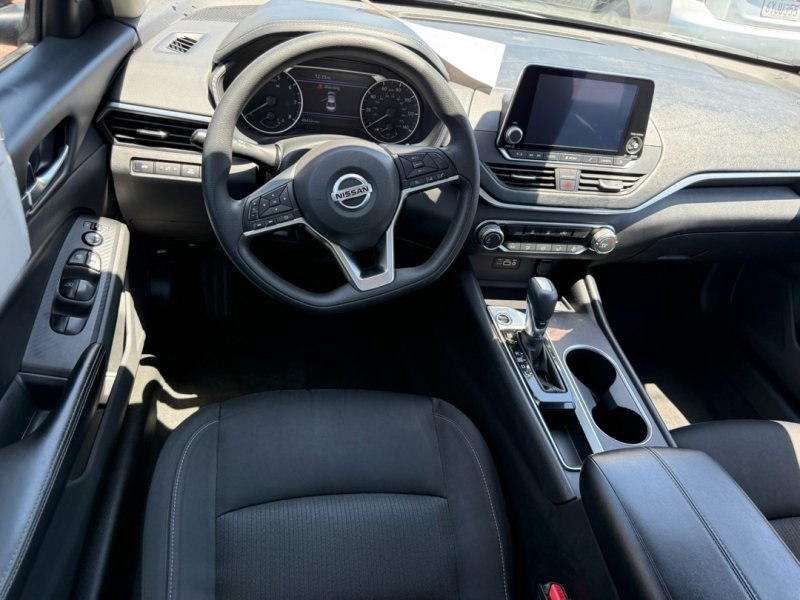 Used 2022 Nissan Altima 2.5 SV FWD image 19