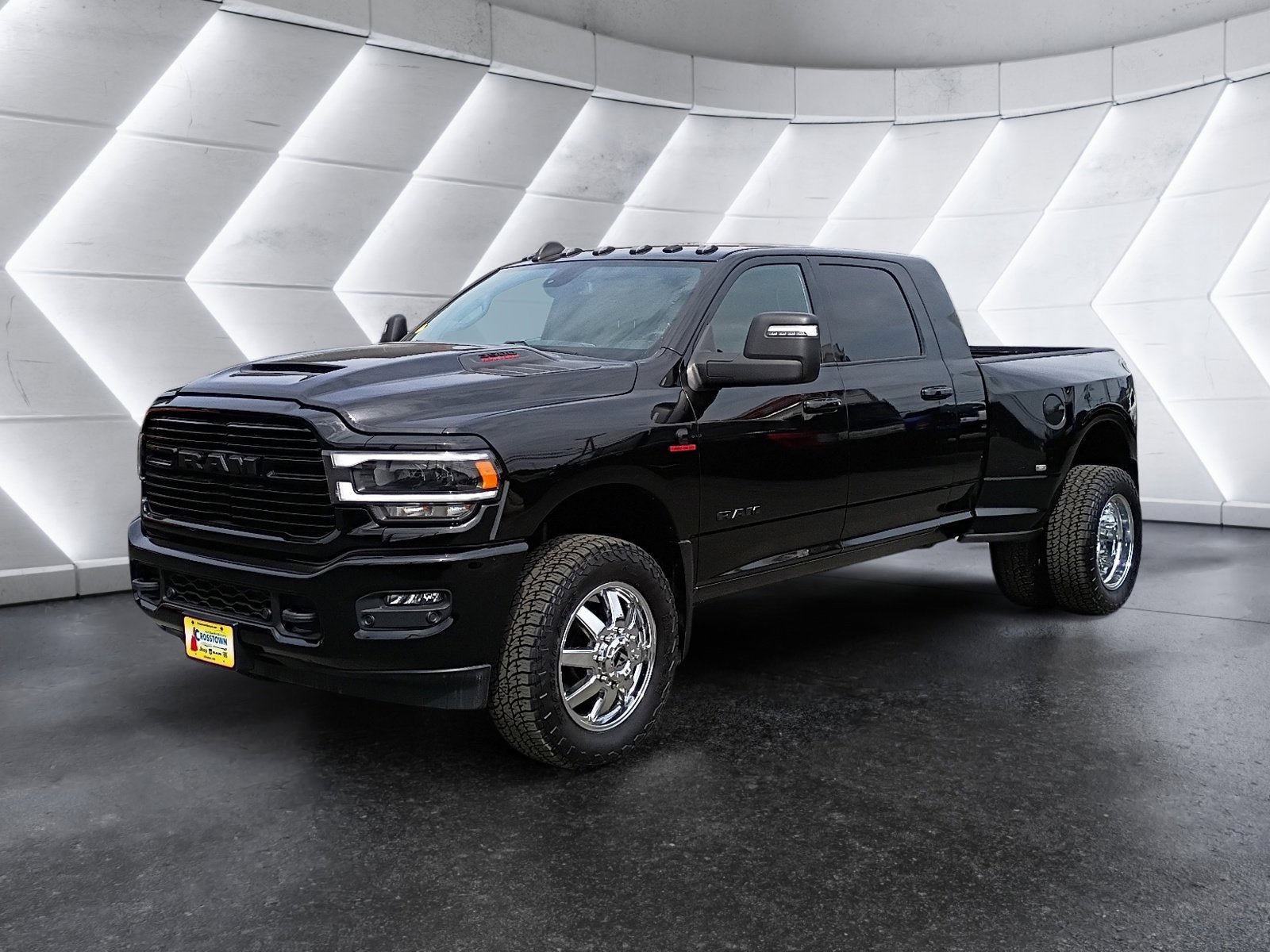 Used 2023 RAM 3500 Laramie AWD/4WD image 2