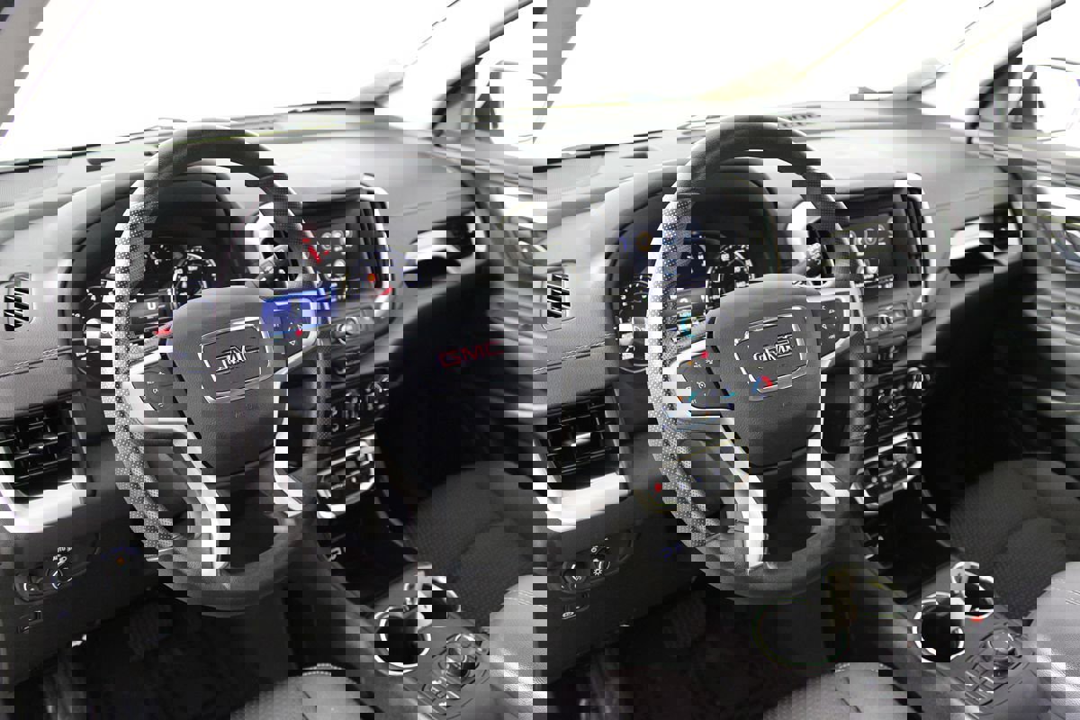 Used 2023 GMC Terrain SLE w/ Driver Convenience Package image 35