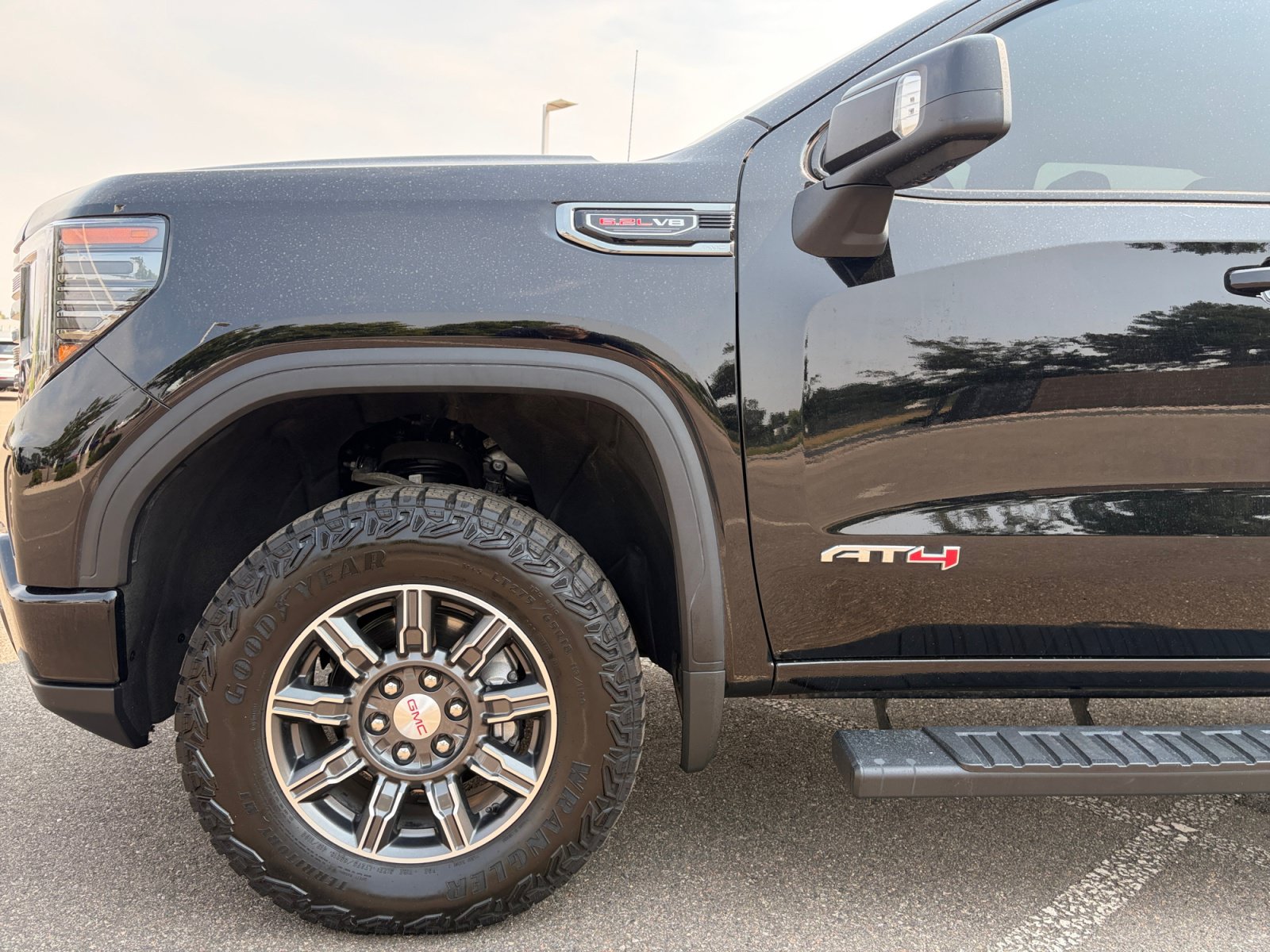 Used 2025 GMC Sierra 1500 AT4 AWD/4WD image 11