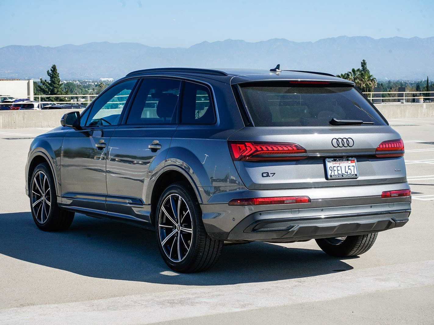 Used 2023 Audi Q7 Premium Plus w/ Premium Plus Package image 2