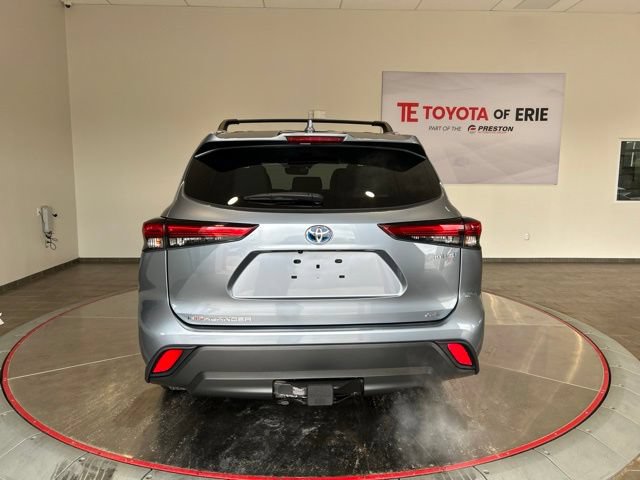 Used 2021 Toyota Highlander XLE AWD/4WD image 5